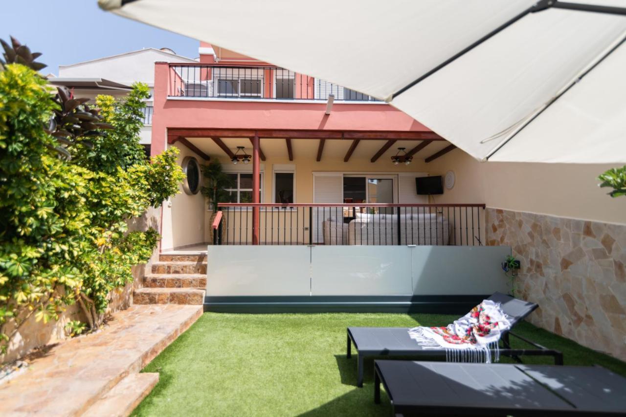 Comfortable 4-Bedroom Villa With Private Gardens Costa Adeje Dış mekan fotoğraf