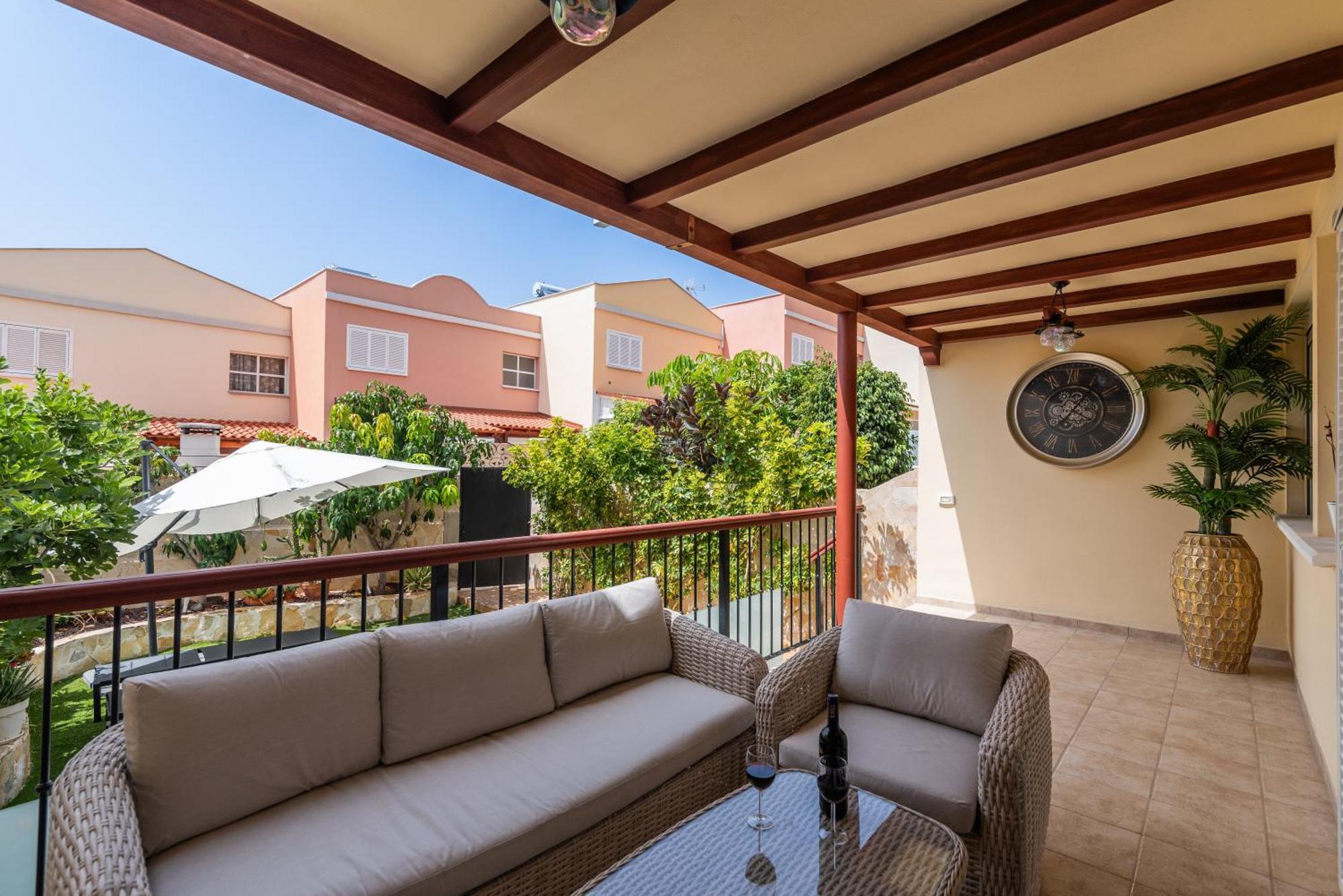 Comfortable 4-Bedroom Villa With Private Gardens Costa Adeje Dış mekan fotoğraf