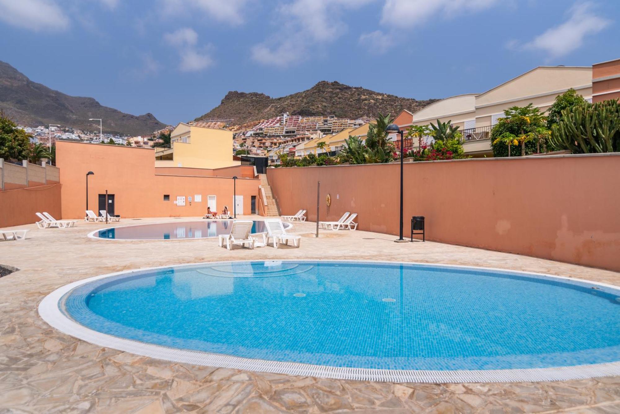 Comfortable 4-Bedroom Villa With Private Gardens Costa Adeje Dış mekan fotoğraf